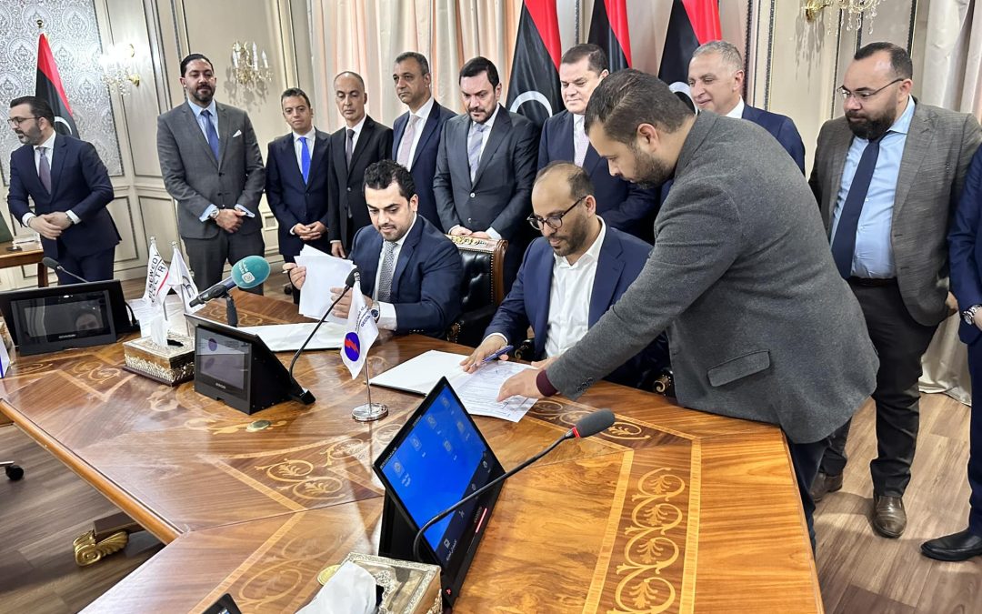 The Chairman of the Board of Directors of the General Electricity Company signs a contract for the construction of a new power station in Zliten.